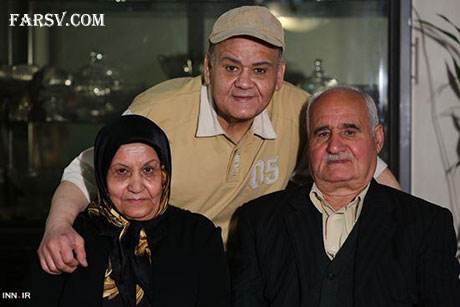 عکس اکبر عبدی به همراه پدر و مادرش