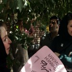 عکس تجمع هنرمندان مقابل خانه سینما