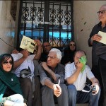 عکس تجمع هنرمندان مقابل خانه سینما