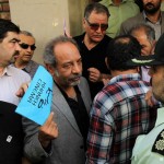 عکس تجمع هنرمندان مقابل خانه سینما