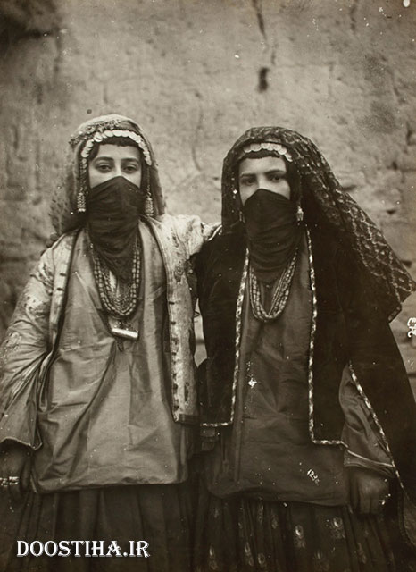 سیمای یک زن با لباس سنتی در عصر قاجار
