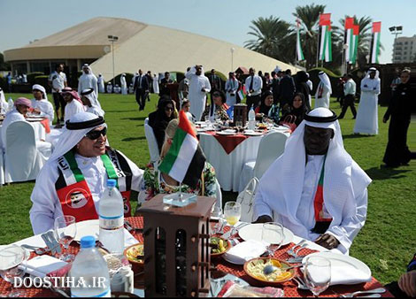 تصاویر جالب از رقص عربی مارادونا با اعراب اماراتی! رقص عربی مارادونا در امارات